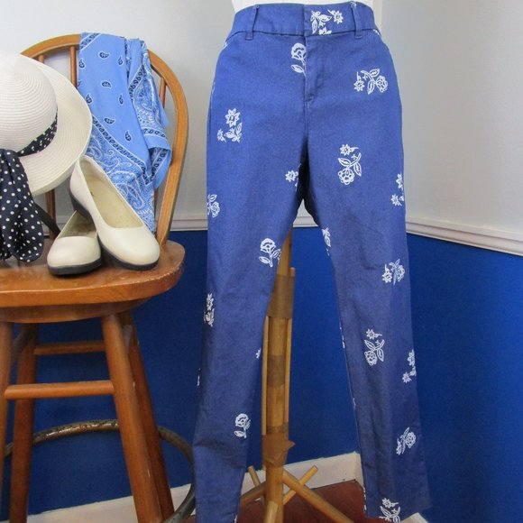 Old Navy Blue and White Floral Cropped Pants - Picture 2 of 12